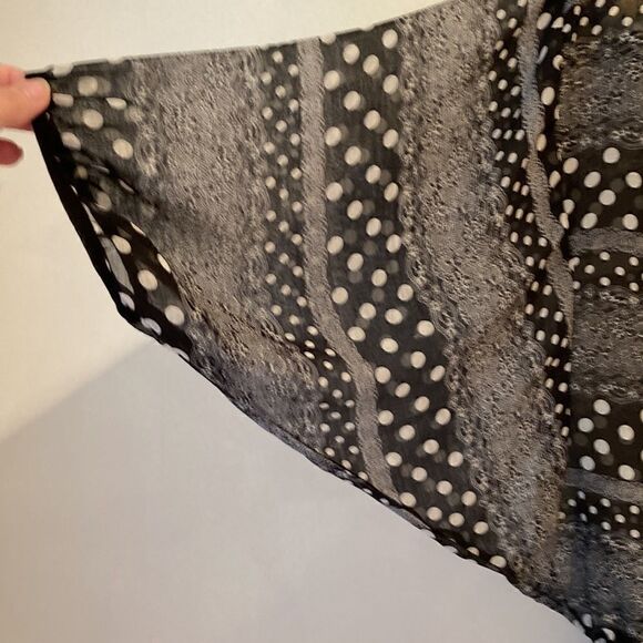 Rachael & Chloe Blouse Size Medium - Picture 3 of 7